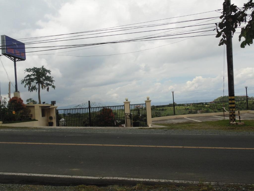 Royal Taal Inn Tagaytay City Bilik gambar