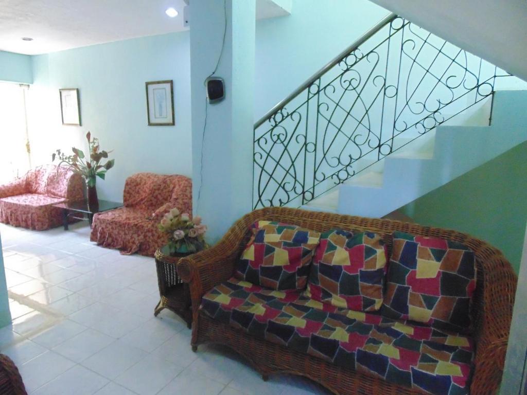 Royal Taal Inn Tagaytay City Luaran gambar